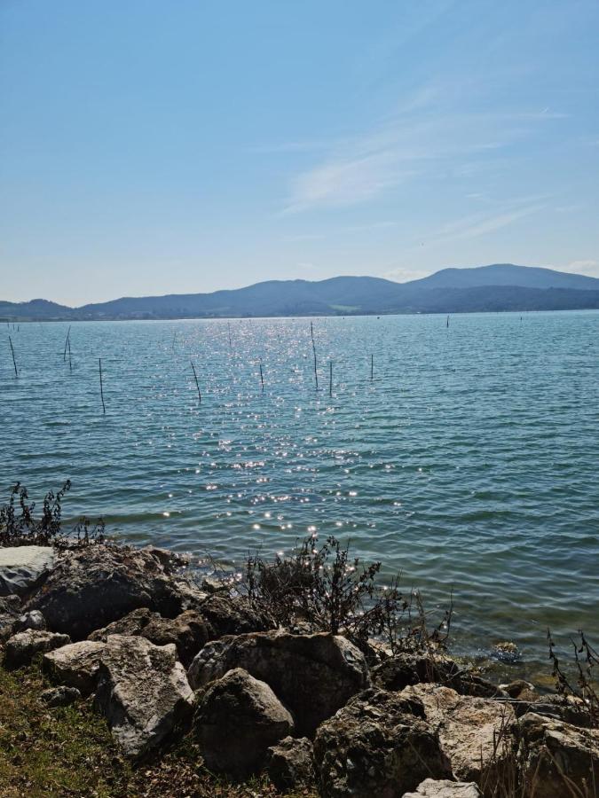 Appartamento Lago Trasimeno - Torricella Pg Exteriör bild