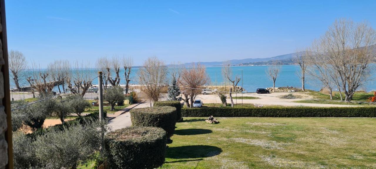 Appartamento Lago Trasimeno - Torricella Pg Exteriör bild
