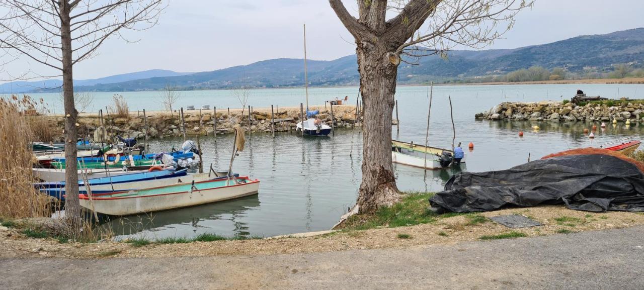 Appartamento Lago Trasimeno - Torricella Pg Exteriör bild