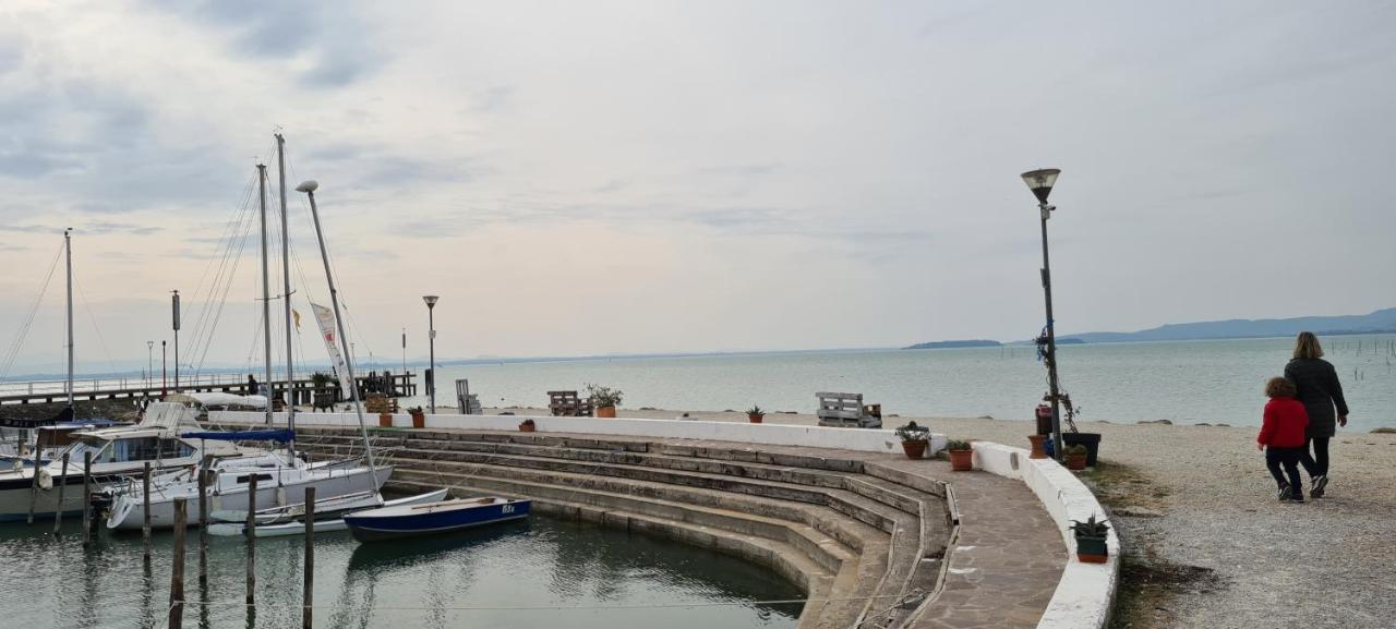 Appartamento Lago Trasimeno - Torricella Pg Exteriör bild